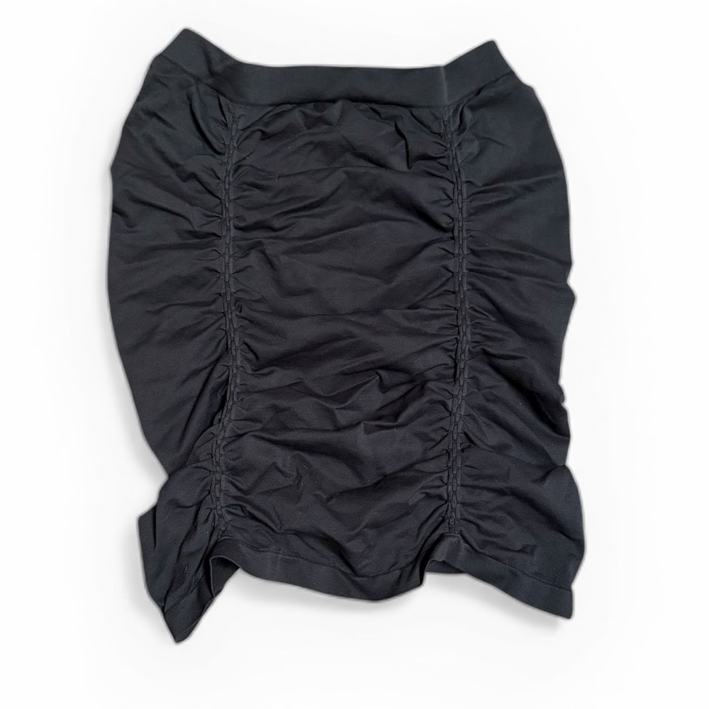 Elegant Bebe Black Ruched Skirt - Picture 4 of 5